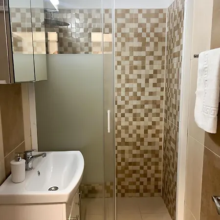 Tony كونستانتا